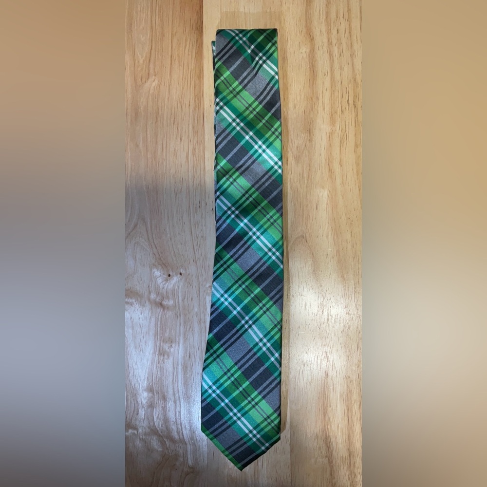 Men’s Apt. 9 Green, Grey, and White Tie. Polyester and Rayon.